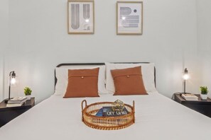 Desk, iron/ironing board, WiFi, bed sheets
