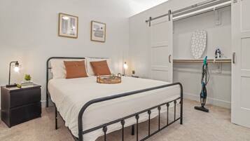 1 bedroom, desk, iron/ironing board, WiFi