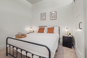 1 bedroom, desk, iron/ironing board, WiFi