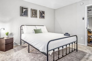 1 chambre, fer et planche à repasser, Wi-Fi, draps fournis