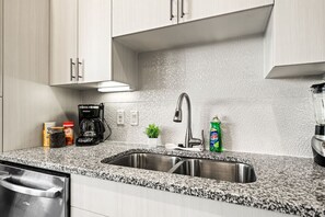 Fridge, microwave, oven, stovetop - Serene Retreat Pool Access 2 Min Walk to TCU (Fort Worth)