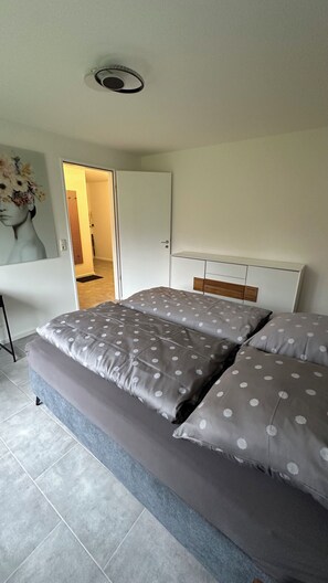 1 chambre, bureau, fer et planche à repasser, Wi-Fi gratuit