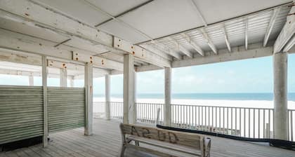 Beachfront Townhome with Amazing Gulf Views |Dog Friendly |Beach Access