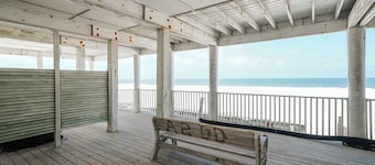Beachfront Townhome with Amazing Gulf Views |Dog Friendly |Beach Access