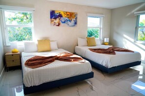 10 bedrooms, desk, iron/ironing board, WiFi - Resort Near Zoo & The Falls • Pool/Spa, BBQ & Gym (Miami)