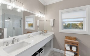 Hair dryer, towels - Private Heated Pool & Beach, Roomy Kitchen, & Bikes (Santa Rosa Beach)