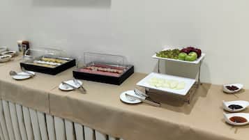 Free daily buffet breakfast