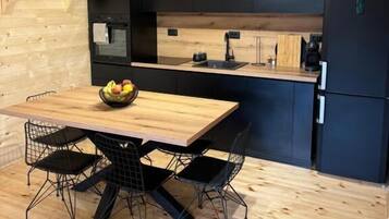 Chalé conforto, varanda, vista para a montanha | Cozinha privada | Chaleira elétrica, torradeira
