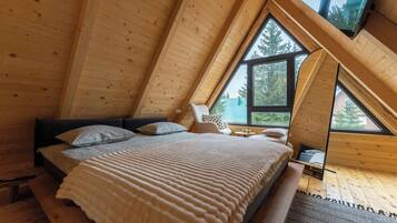 Comfort Chalet, Patio, Mountain View | 2 bedrooms, Egyptian cotton sheets, premium bedding, soundproofing