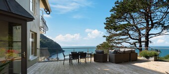 Tide View, a luxury two bedroom, pet friendly holiday apartment sleeping four in Lynmouth, complete