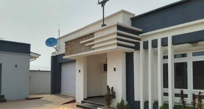 Shimawa-apartment-sleeps2-parking-24/7security