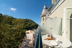 Outdoor dining - Luxury, dog friendly, one bedroom holiday apartment sleeping two in Lynmouth (Lynmouth,)