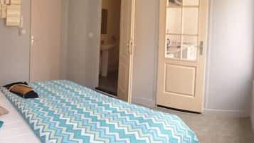 Iron/ironing board, WiFi, bed sheets