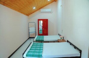 2 bedrooms, free WiFi, wheelchair access - Cottage Thamor - 2 Bedroom Unit (Karaveddi)