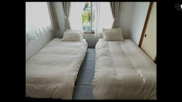 Familienapartment, 2 Schlafzimmer, Nichtraucher | 2 Schlafzimmer, Schreibtisch, laptopgeeigneter Arbeitsplatz