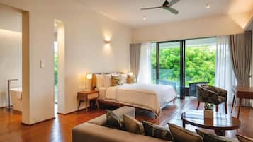 Luxury Suite, Balcony, Ocean View | 1 bilik tidur, peti besi dalam bilik, meja, ruang kerja komputer riba