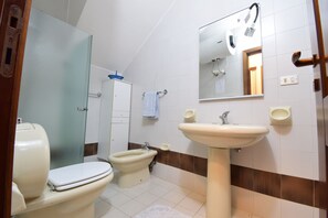Apartment, Patio, Garden View | Bathroom | Shower, bidet, towels