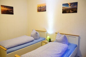 Spa - Apartment approx. 85sqm, 2 bedrooms, guest toilet, access to the garden directly in the center (Borkum)