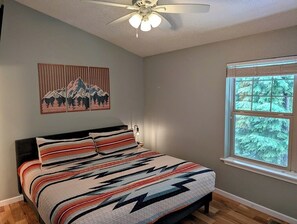 3 bedrooms, iron/ironing board, free WiFi, bed sheets