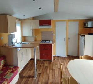 冰箱、微波炉、炉灶