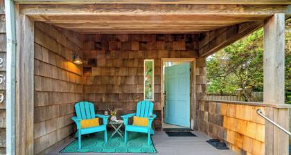 Sunny Chalet MCA#50350-1 block to beach, fenced yard, Dogs Ok