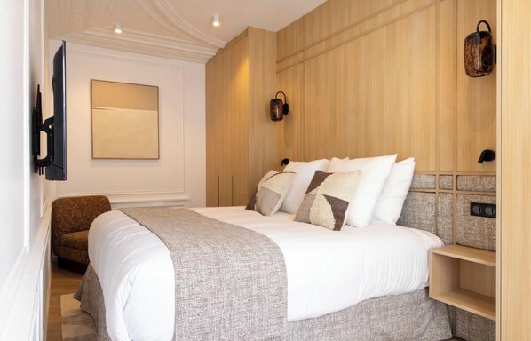 2 bedrooms, desk, iron/ironing board, free WiFi