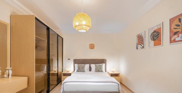 3 habitaciones, tabla de planchar con plancha, wifi y ropa de cama 