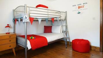 4 bedrooms, iron/ironing board, free WiFi, bed sheets