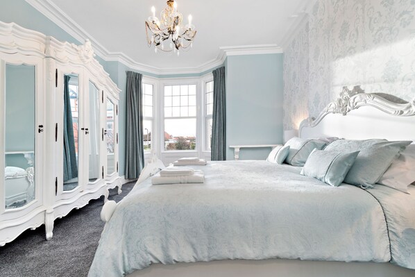 8 bedrooms, iron/ironing board, free WiFi, bed sheets