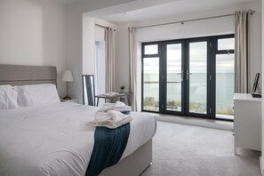 6 bedrooms, iron/ironing board, free WiFi, bed sheets