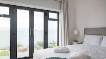 6 bedrooms, iron/ironing board, free WiFi, bed sheets