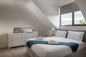 6 bedrooms, iron/ironing board, free WiFi, bed sheets