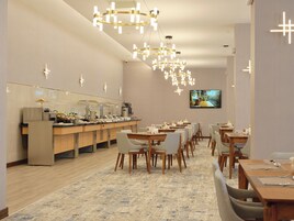 Daily full breakfast (AZN 20 per person)