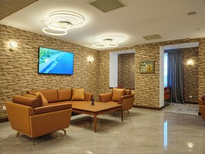 Lobby sitting area - The Central Point Hotel Baku (Baku)