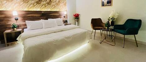 Deluxe Double Room | Soundproofing, iron/ironing board, free WiFi