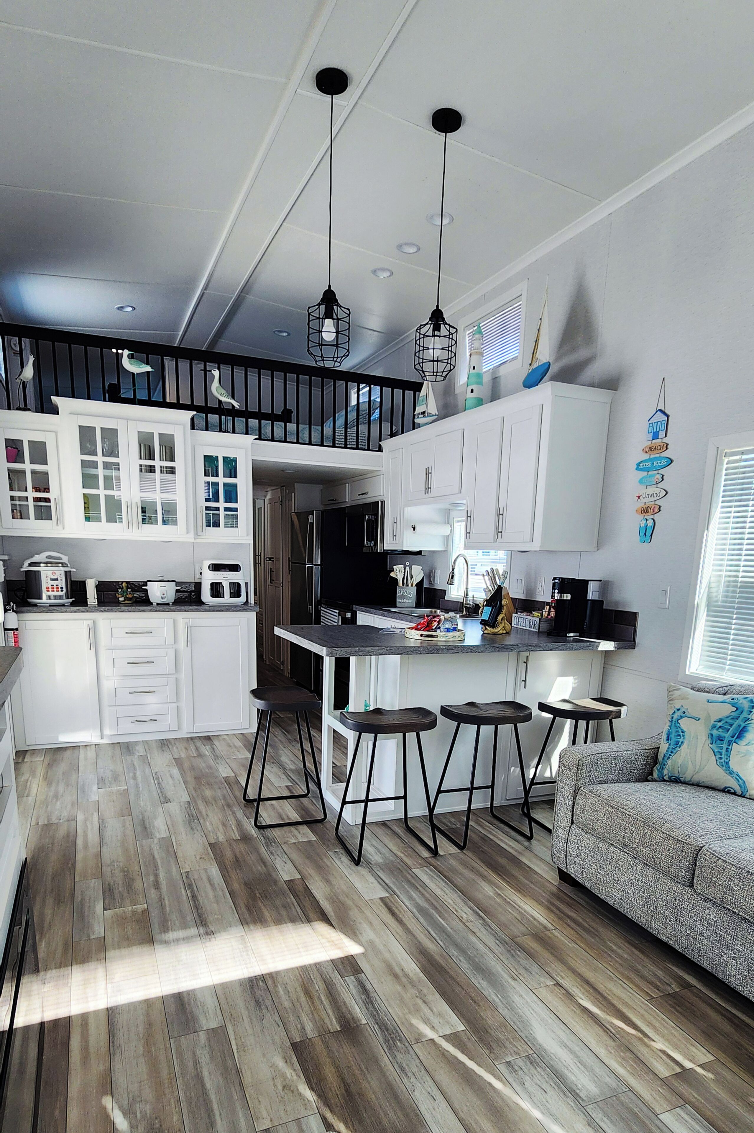 Kylskåp, mikrovågsugn, ugn och spishäll