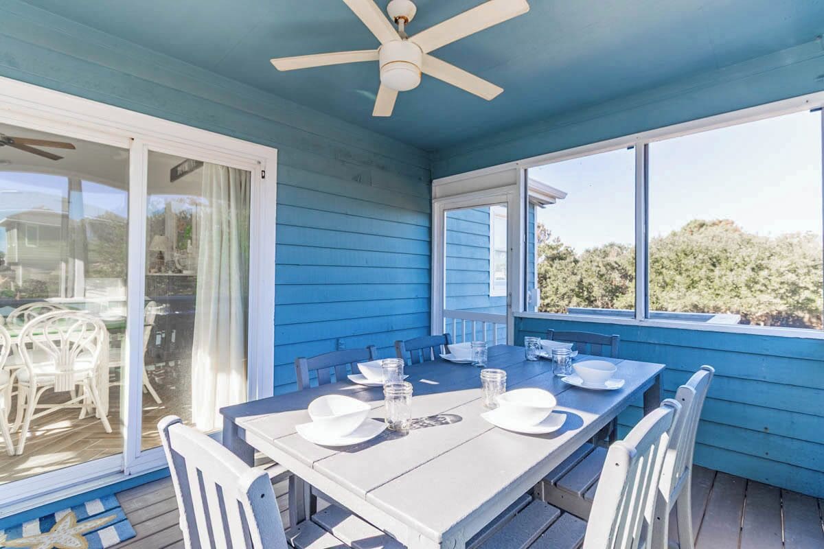 屋外ダイニングエリア