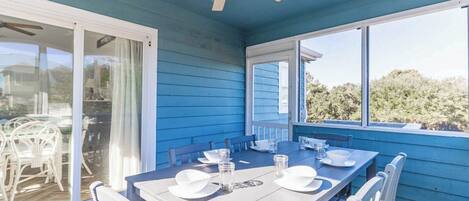 تناول الطعام بالخارج