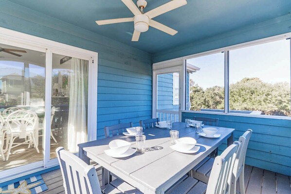 تناول الطعام بالخارج