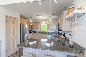 Fridge, microwave, oven, stovetop - Beautifully updated Duck beach house just a short walk to the ocean! (Duck)