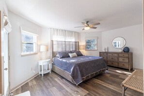 6 bedrooms, iron/ironing board, Internet, bed sheets