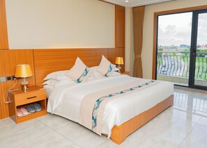 Chambre Simple Deluxe, balcon, vue ville | Coffres-forts dans les chambres, rideaux occultants