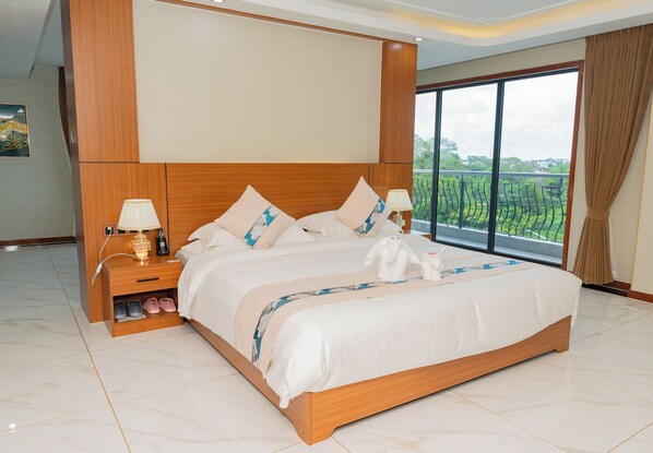 Family Suite, City View | In-room safe, blackout drapes, soundproofing, iron/ironing board