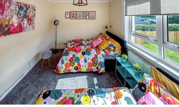 2 quartos, ferros/tábuas de passar roupa, Wi-Fi, roupa de cama