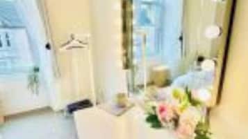 2 habitaciones, tabla de planchar con plancha, wifi y ropa de cama