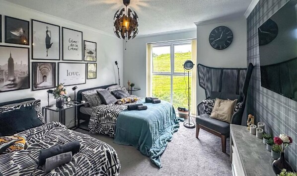 3 bedrooms, iron/ironing board, WiFi, bed sheets