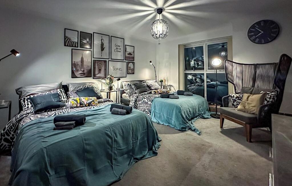 3 bedrooms, iron/ironing board, WiFi, bed sheets