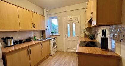 Holly street house with Separate Entrance, on the Edge of Glasgow