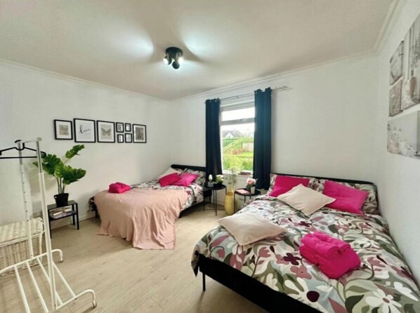 2 bedrooms, iron/ironing board, WiFi, bed sheets