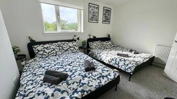 3 bedrooms, iron/ironing board, WiFi, bed sheets